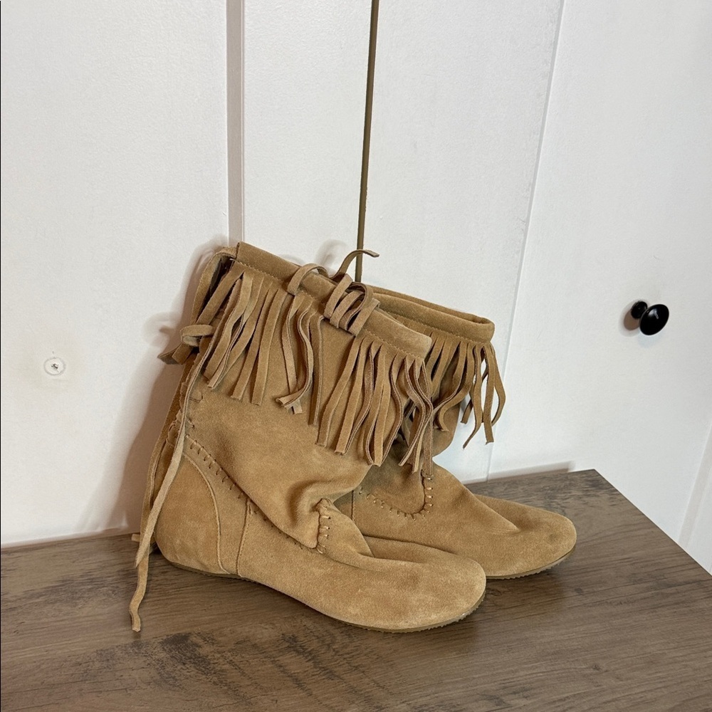 Spring - 38/7.5- Fringed Tan Suede Ankle Moccasin Boots - Lace Up tie back - Picture 2 of 7